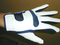 Golf glove using mesh-type,low-noise MAGIC TAPE